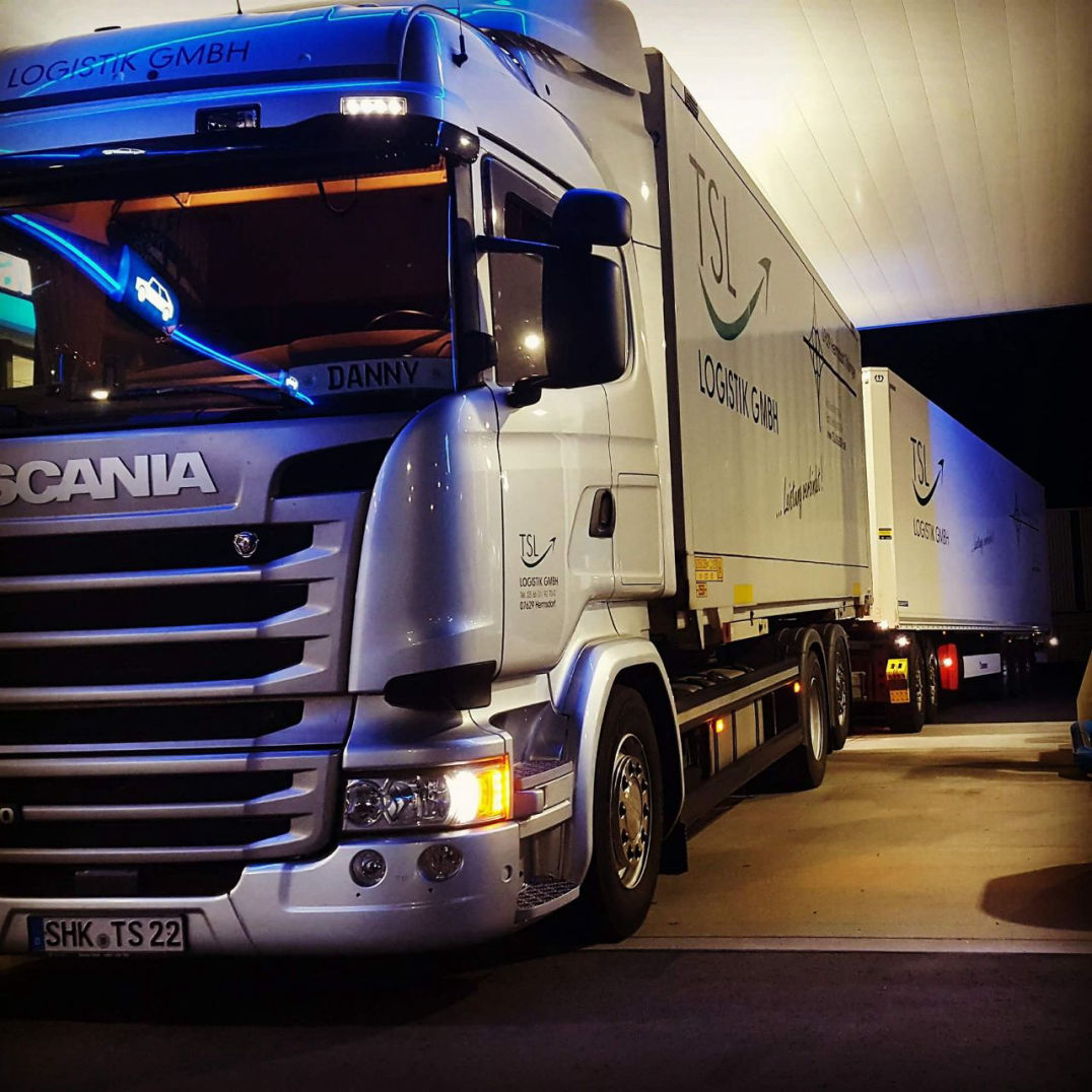 Unser Gigaliner am Abend