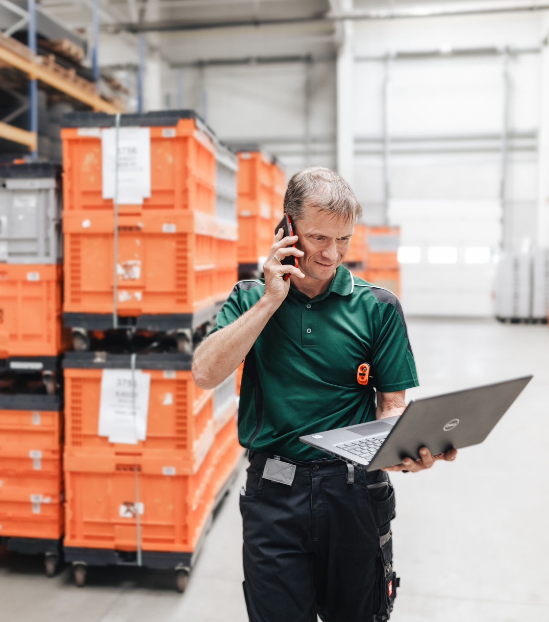 Einer unserer Mitarbeiter im Lager - dein neuer Kollege